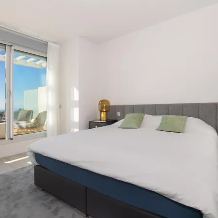 Lm352b- Spacious Family Penthouse With Sea View Estepona